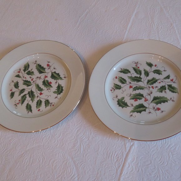 Royal Limited Holly Holiday Lunch Plates - Picture 1 of 3